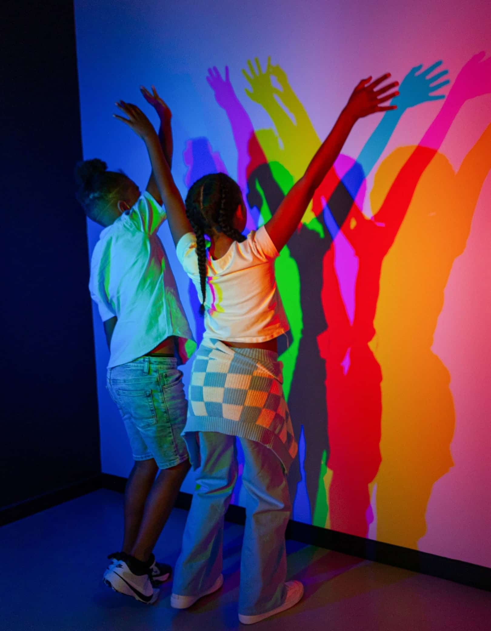museum der illusionen_color room_school kids min