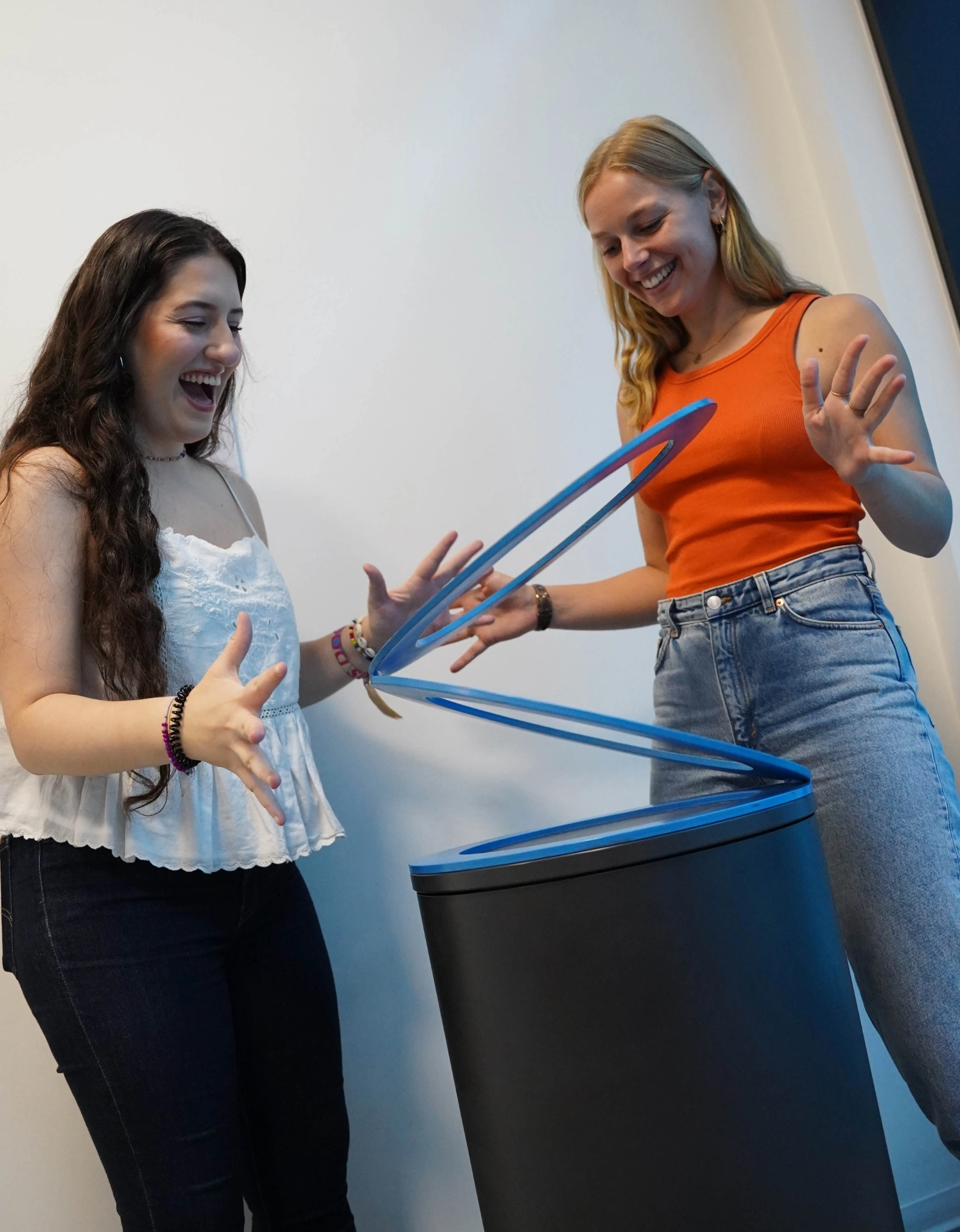 museum der illusionen_school_girls