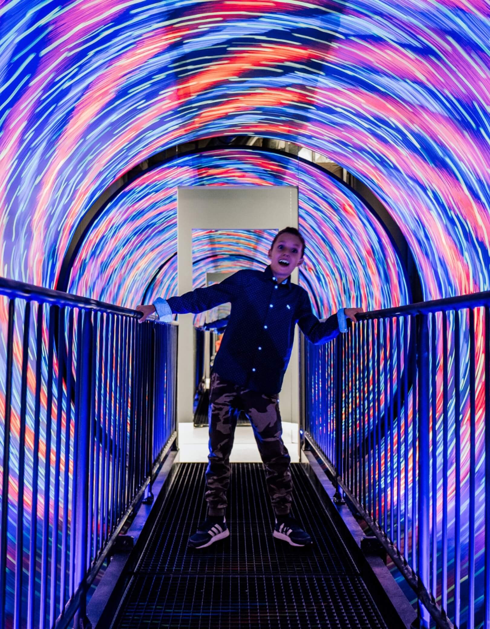 museum_der_illusionen_vortex_tunnel_boy_2 1